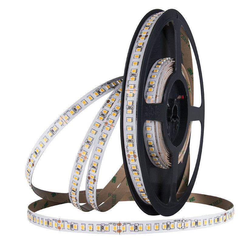 LED-Streifen in Ultra Warmweiß mit 19,2 Watt und 1961 Lumen je Meter bei 24 Volt, IP20