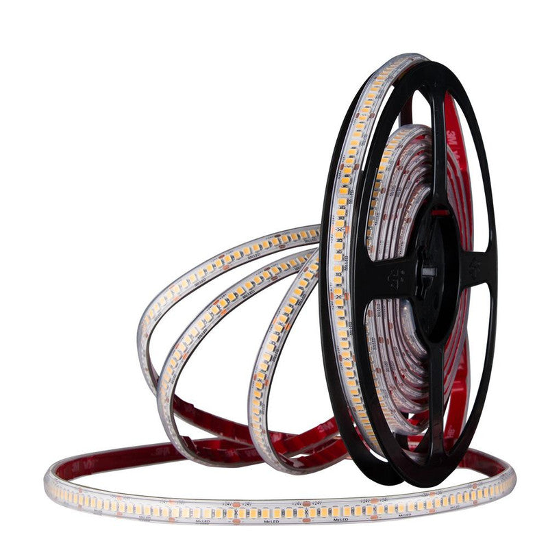 LED-Streifen in Ultra Warmweiß mit 6 Watt und 380 Lumen je Meter bei 24 Volt, IP67